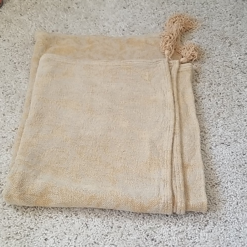 New gold throw